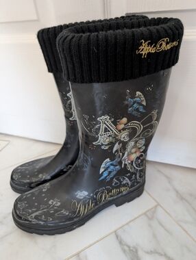 Vintage Y2K Apple Bottoms Black Graphic Goth Bikercore Rain Boots with Knit Cuff